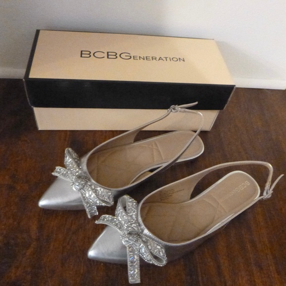 BCBGenerations SILVER KATLY SHOES sz-7 NIB POINTY FLATS - Picture 5 of 11
